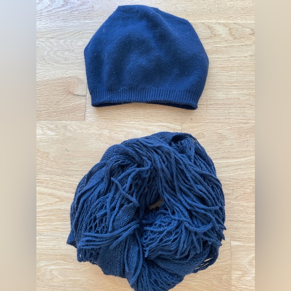 Navy scarf and beanie set - Picture 2 of 2